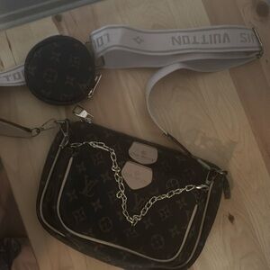 Very nice crossbody bag never been used